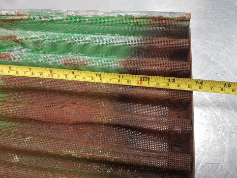 John Deere 2040, 1630, 1030, 2240 Side Grille, Grill Panel Ar72949 , At19981 - Grill: picture 5 John Deere 2040, 1630, 1030, 2240 Side Grille, Grill Panel Ar72949 , At19981 - Grill: picture 5
