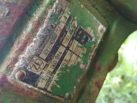 John Deere 2040, 2140, 3040, 3140 Front Axle Complete Zf Apl1552, 4468060014 - Front axle for Farm tractor: picture 2 John Deere 2040, 2140, 3040, 3140 Front Axle Complete Zf Apl1552, 4468060014 - Front axle for Farm tractor: picture 2
