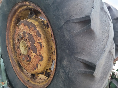 John Deere 2130 Rear Wheel Rim And Tyre 16.9/14-30, R30, At30619 - Wheel and tire package: picture 3 John Deere 2130 Rear Wheel Rim And Tyre 16.9/14-30, R30, At30619 - Wheel and tire package: picture 3
