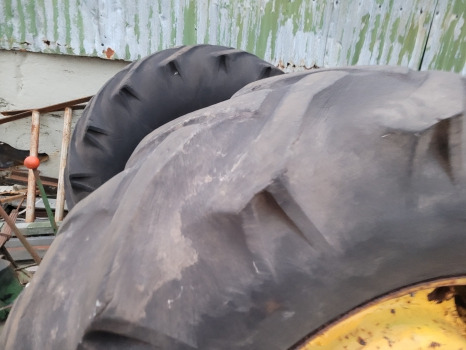 John Deere 2130 Rear Wheel Rim And Tyre 16.9/14-30, R30, At30619 - Wheel and tire package: picture 1 John Deere 2130 Rear Wheel Rim And Tyre 16.9/14-30, R30, At30619 - Wheel and tire package: picture 1
