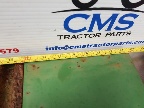 John Deere 3030, 3130, 3135, 2840 Side Grille, Grill Panel Lh Al30545, Ar72859 - Grill: picture 5 John Deere 3030, 3130, 3135, 2840 Side Grille, Grill Panel Lh Al30545, Ar72859 - Grill: picture 5