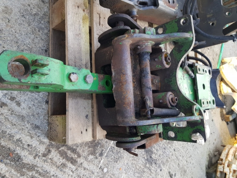 John Deere 6100, 6200, 6300, 6400 Pick Up Hitch Complete Al80042, Al80043 - Frame/ Chassis: picture 1 John Deere 6100, 6200, 6300, 6400 Pick Up Hitch Complete Al80042, Al80043 - Frame/ Chassis: picture 1