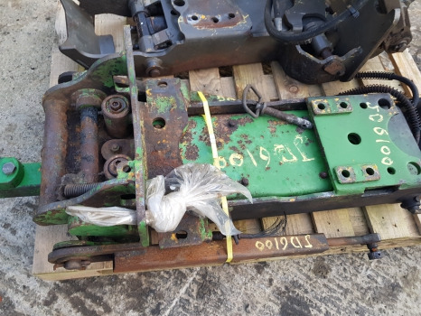 John Deere 6100, 6200, 6300, 6400 Pick Up Hitch Complete Al80042, Al80043 - Frame/ Chassis: picture 4 John Deere 6100, 6200, 6300, 6400 Pick Up Hitch Complete Al80042, Al80043 - Frame/ Chassis: picture 4