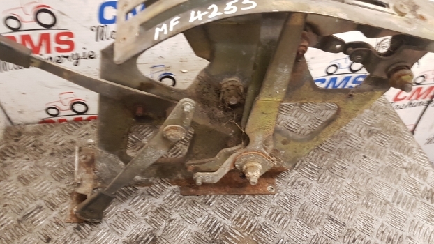 Massey Ferguson 4255 Cab Lift Rear Console Controls 3814519m92 - Cab and interior for Farm tractor: picture 4 Massey Ferguson 4255 Cab Lift Rear Console Controls 3814519m92 - Cab and interior for Farm tractor: picture 4