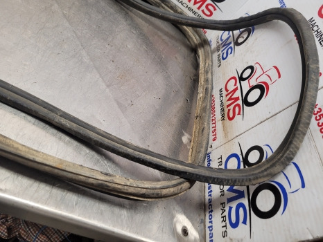 Body and exterior Massey Ferguson 4355, 4245, 4255 Cab Roof Hatch Seal Kit 3821741m1, 3901554m1: picture 6