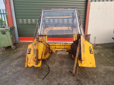 Massey Ferguson 50b, 50 Series, Cab Frame With Doors And Glasses 50b, 50amd - Cab: picture 3 Massey Ferguson 50b, 50 Series, Cab Frame With Doors And Glasses 50b, 50amd - Cab: picture 3