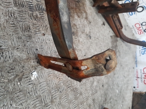Fender for Farm tractor Massey Ferguson 5450, 5420 Front Axle Mudguard Fender Frame Pair 4353084m91: picture 6