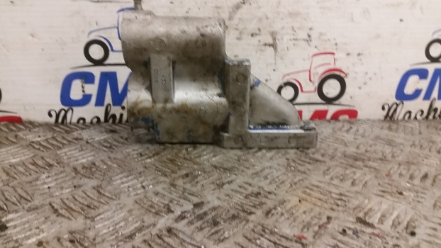 New Holland 40 And Ts Series Hydraulic Spool Valve Manifold - Hydraulics: picture 2 New Holland 40 And Ts Series Hydraulic Spool Valve Manifold - Hydraulics: picture 2