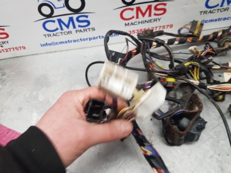New Holland T5.95, T5.105, T5.115 Wiring Loom, Fuse Box 47778916 - Cables/ Wire harness for Farm tractor: picture 4 New Holland T5.95, T5.105, T5.115 Wiring Loom, Fuse Box 47778916 - Cables/ Wire harness for Farm tractor: picture 4