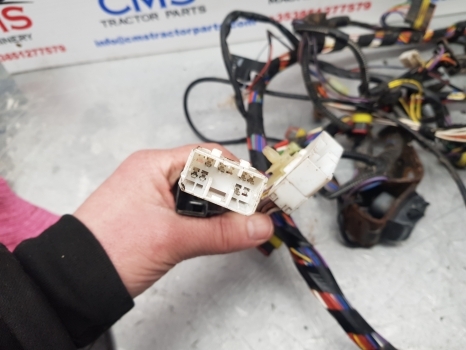 New Holland T5.95, T5.105, T5.115 Wiring Loom, Fuse Box 47778916 - Cables/ Wire harness for Farm tractor: picture 3 New Holland T5.95, T5.105, T5.115 Wiring Loom, Fuse Box 47778916 - Cables/ Wire harness for Farm tractor: picture 3