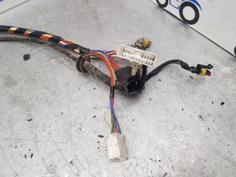 New Holland T5.95, T5.105, T5.115 Wiring Loom, Fuse Box 47778916 - Cables/ Wire harness for Farm tractor: picture 5 New Holland T5.95, T5.105, T5.115 Wiring Loom, Fuse Box 47778916 - Cables/ Wire harness for Farm tractor: picture 5