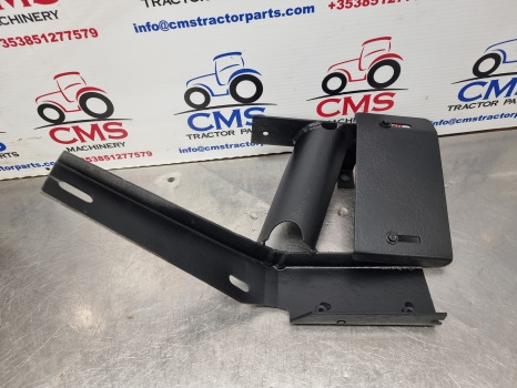 New Holland Tm, Ts, Tl, 60, 40 Series, Mudguard Extension Support Rhs 82029985 - Fender: picture 4 New Holland Tm, Ts, Tl, 60, 40 Series, Mudguard Extension Support Rhs 82029985 - Fender: picture 4