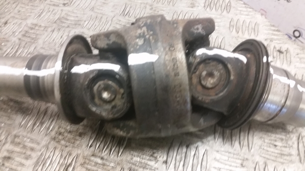 Same, Lamborghini, Deutz Agrotron 150 Front Axle Drive Shaft Right 04415115.4 - Drive shaft for Farm tractor: picture 2 Same, Lamborghini, Deutz Agrotron 150 Front Axle Drive Shaft Right 04415115.4 - Drive shaft for Farm tractor: picture 2