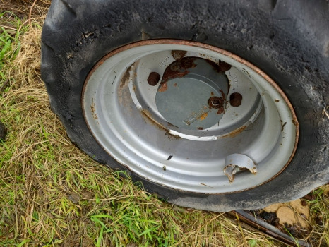 Wacker Neuson Th412 Wheel Rim 15 X 13, 16 Cm Centre Hole Diameter - Rim for Material handling equipment: picture 1 Wacker Neuson Th412 Wheel Rim 15 X 13, 16 Cm Centre Hole Diameter - Rim for Material handling equipment: picture 1