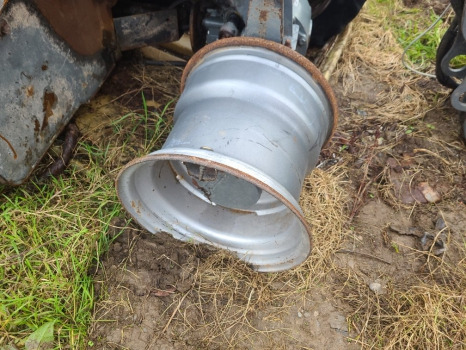 Wacker Neuson Th412 Wheel Rim 15 X 13, 16 Cm Centre Hole Diameter - Rim for Material handling equipment: picture 3 Wacker Neuson Th412 Wheel Rim 15 X 13, 16 Cm Centre Hole Diameter - Rim for Material handling equipment: picture 3