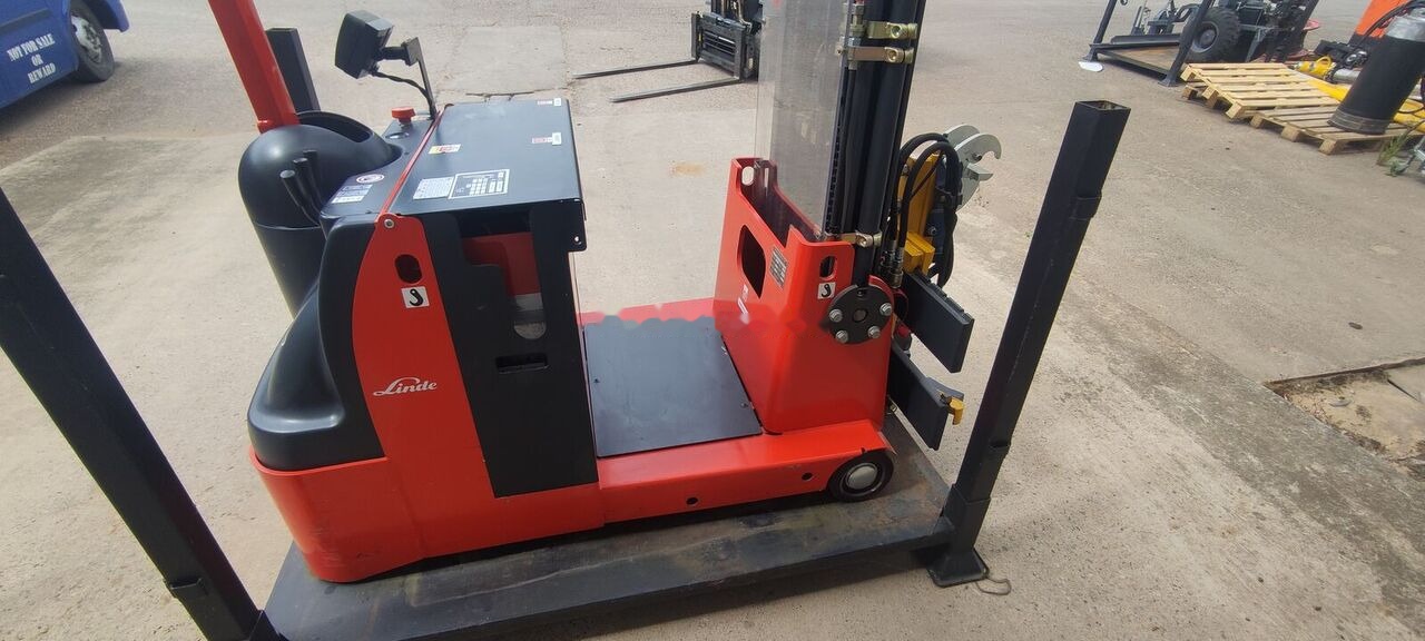 Electric forklift Linde L10AC: picture 12