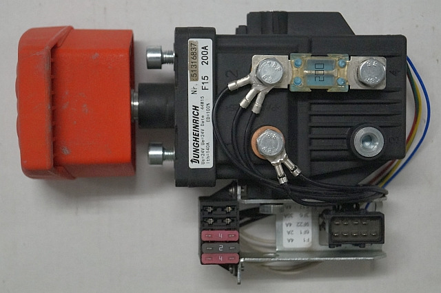 Jungheinrich 51316837 | Noodstop schakelaar Emergency disconnector 24V/200A for - Electrical system for Material handling equipment: picture 1 Jungheinrich 51316837 | Noodstop schakelaar Emergency disconnector 24V/200A for - Electrical system for Material handling equipment: picture 1