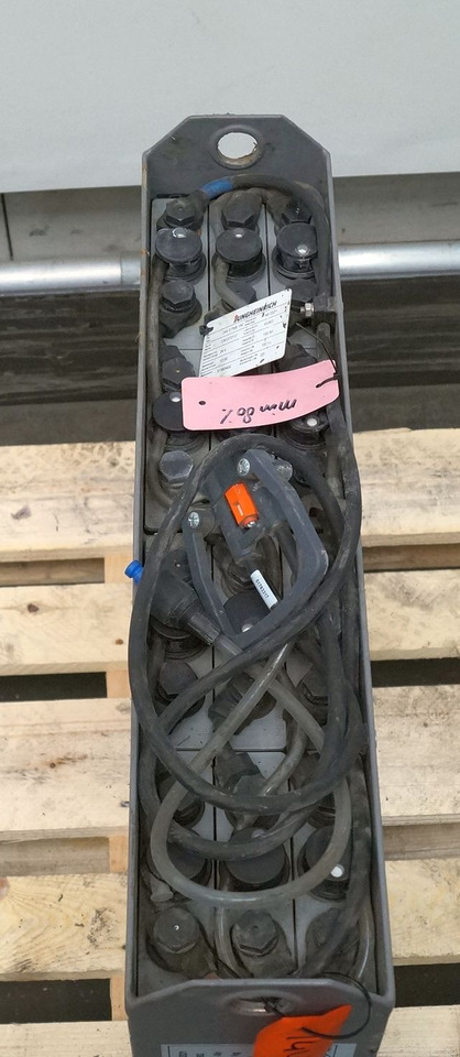 Jungheinrich unknown | Battery 24 2PZB150 year 2021 weight 150 kg sn. C81272117 - Battery for Material handling equipment: picture 2 Jungheinrich unknown | Battery 24 2PZB150 year 2021 weight 150 kg sn. C81272117 - Battery for Material handling equipment: picture 2