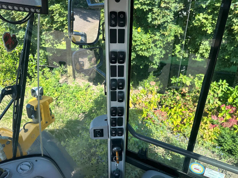 Wheel loader Volvo L70 H: picture 17