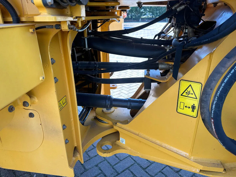 New Wheel loader Volvo L90 H: picture 14