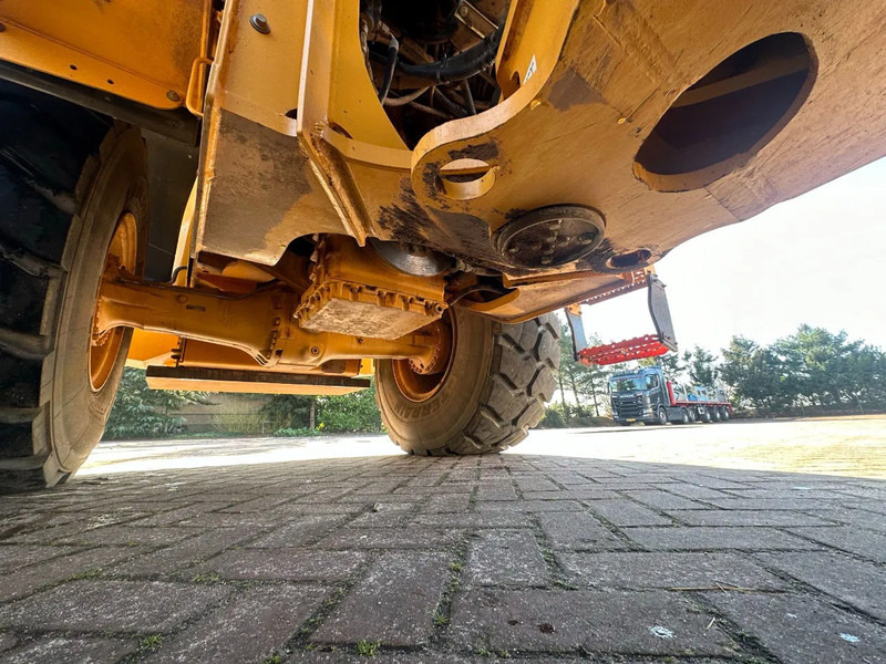 New Wheel loader Volvo L90 H: picture 12