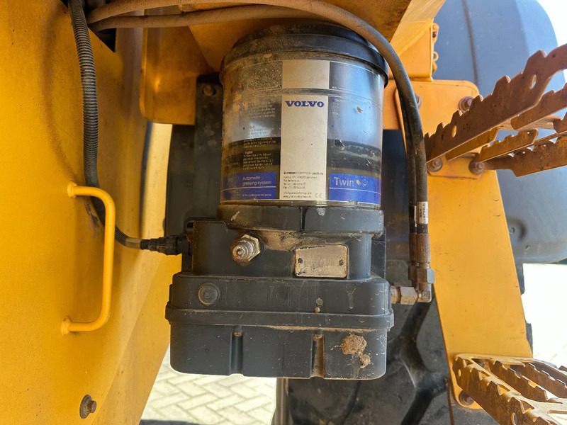 New Wheel loader Volvo L90 H: picture 10