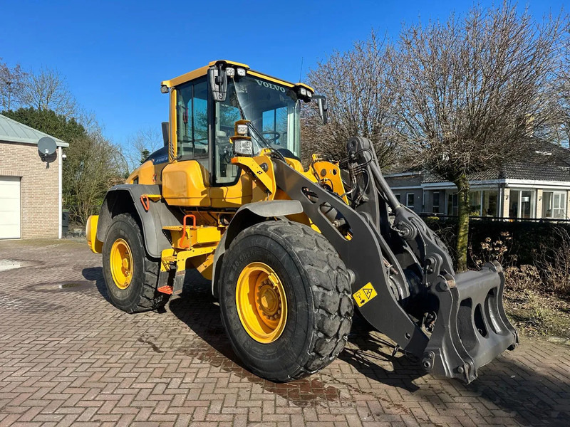 New Wheel loader Volvo L90 H: picture 6