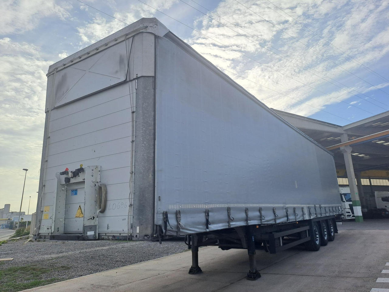Schmitz Cargobull SCS24/L Varios - Curtainsider semi-trailer: picture 1 Schmitz Cargobull SCS24/L Varios - Curtainsider semi-trailer: picture 1