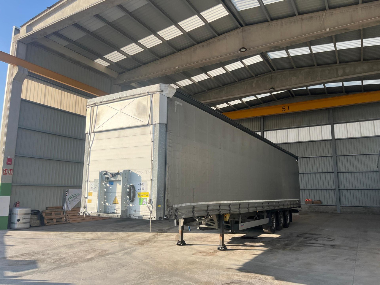 Schmitz Cargobull SCS24/L Varios - Curtainsider semi-trailer: picture 1 Schmitz Cargobull SCS24/L Varios - Curtainsider semi-trailer: picture 1