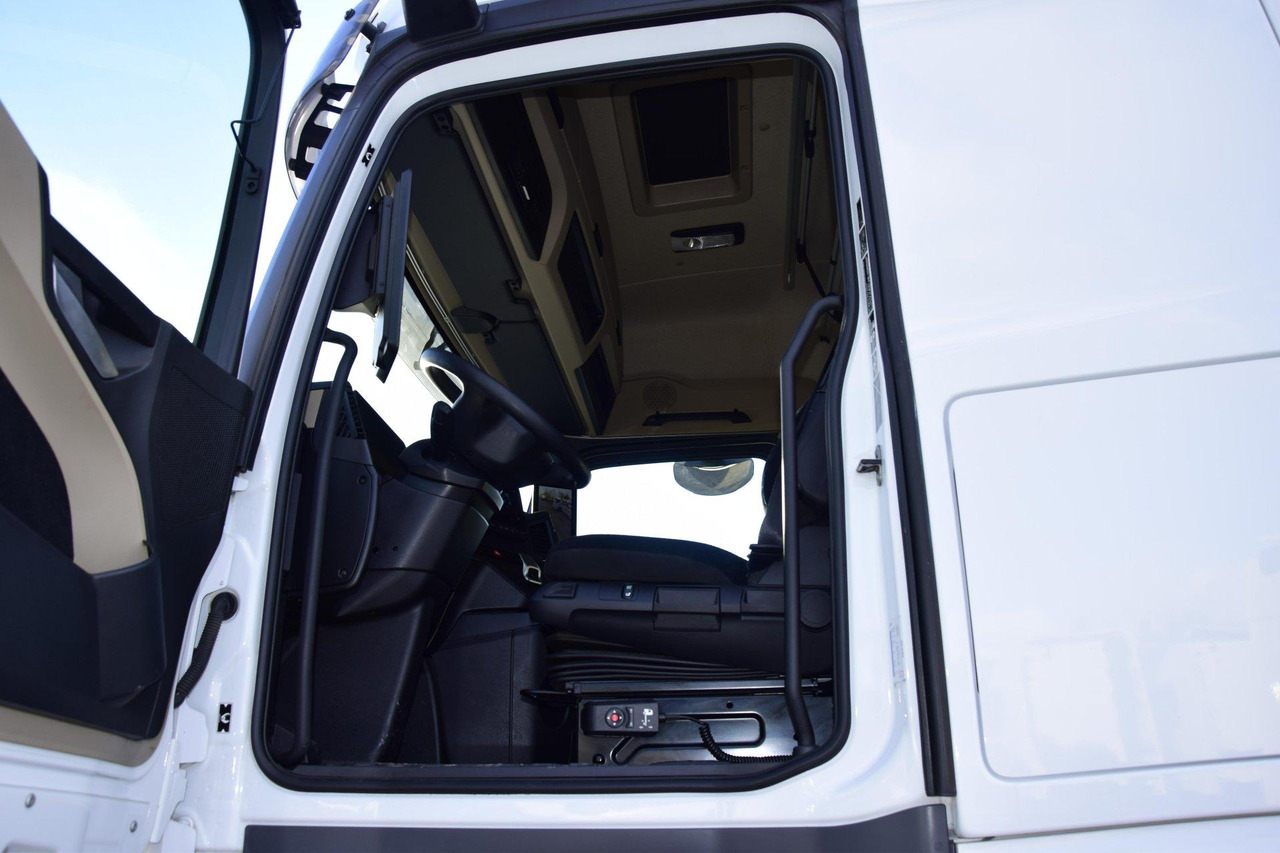 Tractor unit Mercedes-Benz Actros 5 1845 BigSpace: picture 8
