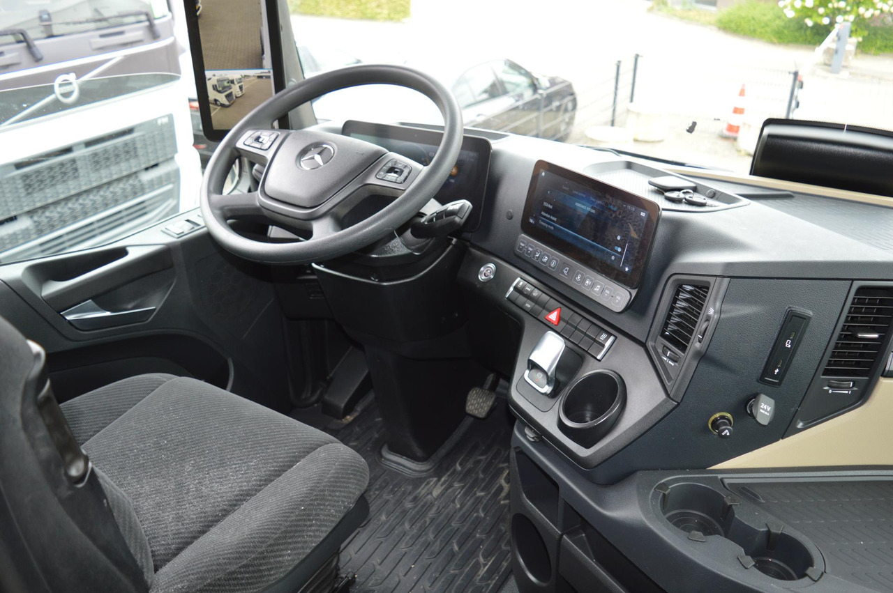 Tractor unit Mercedes-Benz Actros 5 1845 BigSpace: picture 11