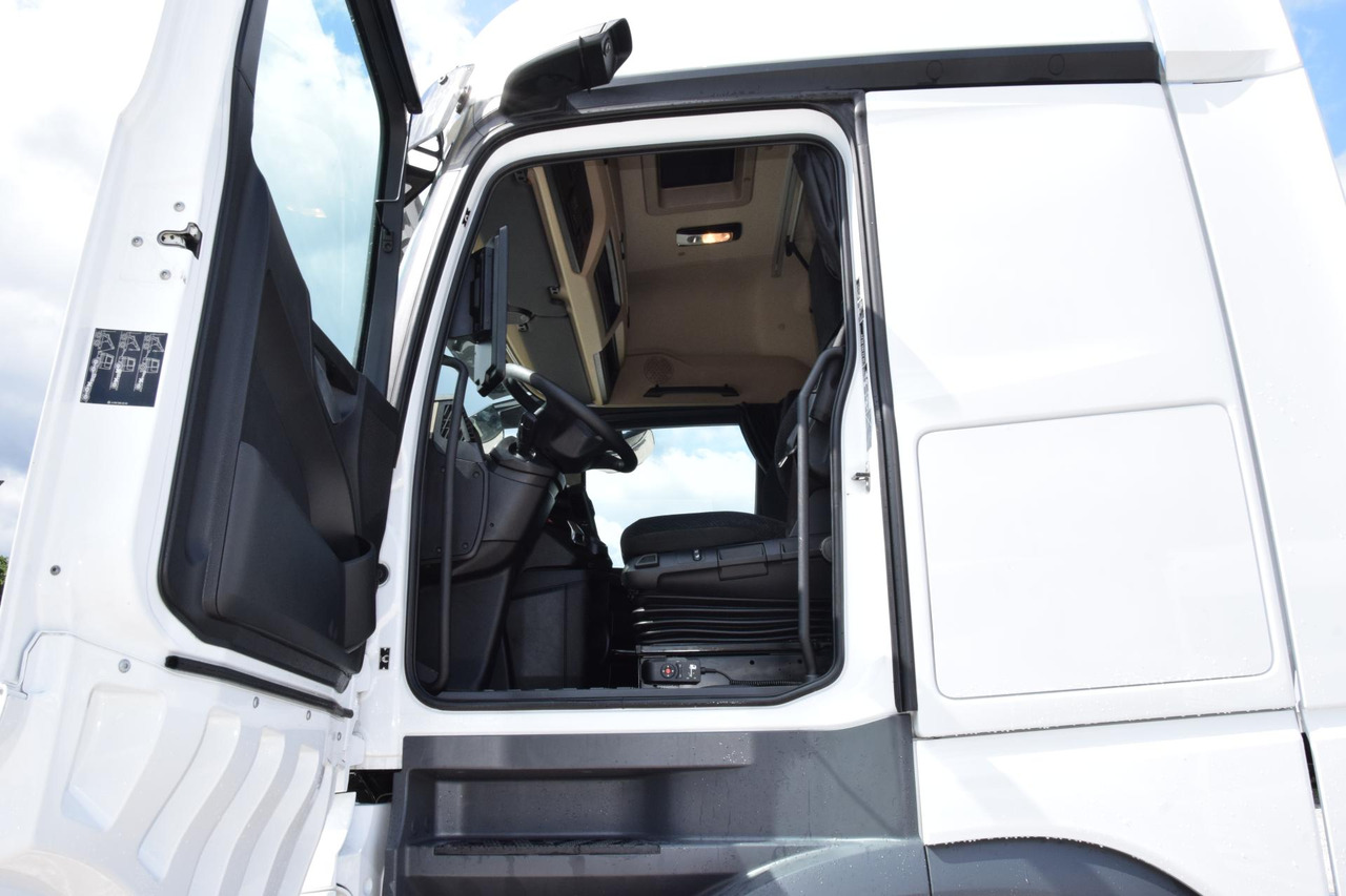 Tractor unit Mercedes-Benz Actros 5 1845 BigSpace: picture 8