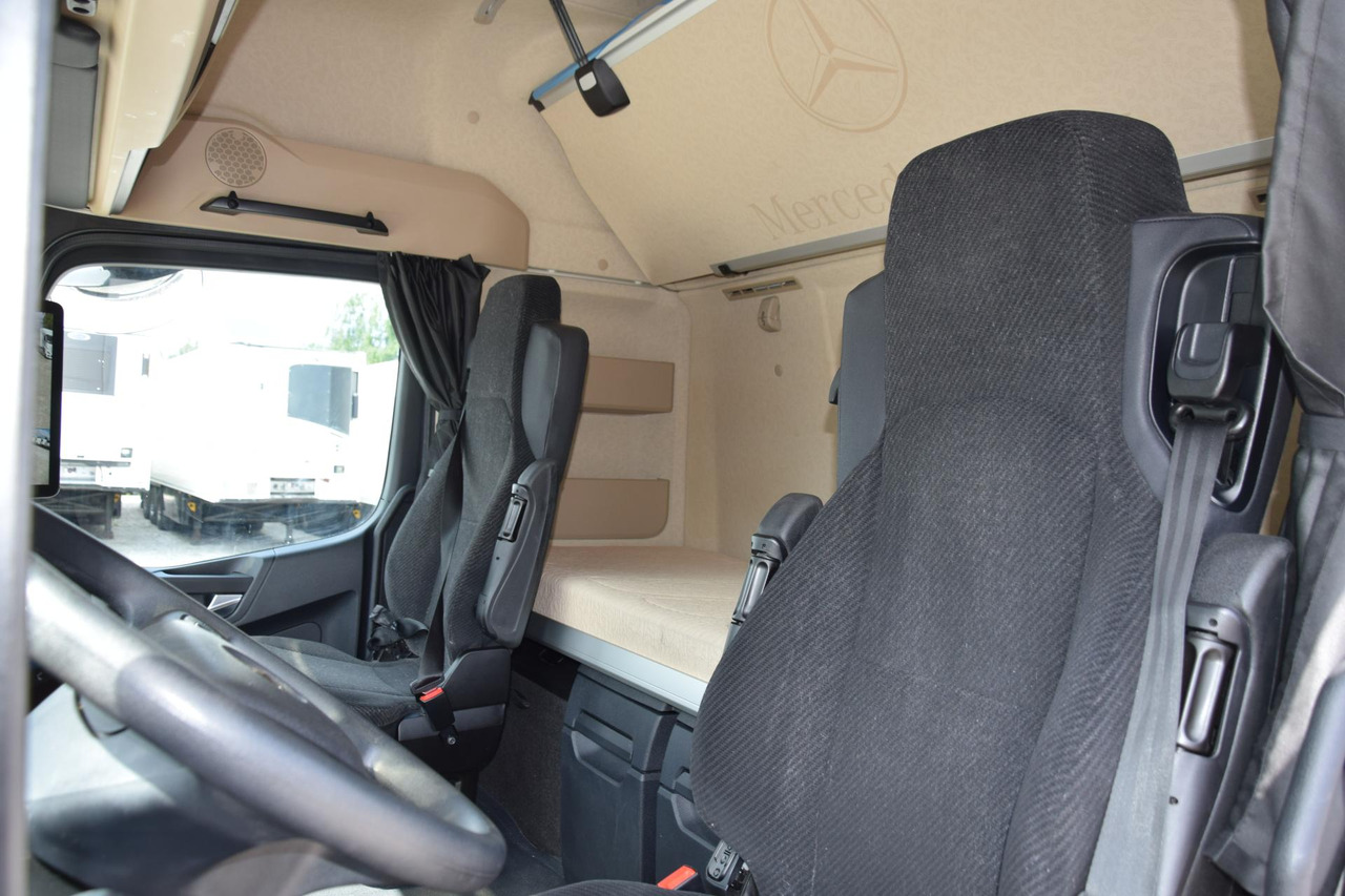 Tractor unit Mercedes-Benz Actros 5 1845 BigSpace: picture 9
