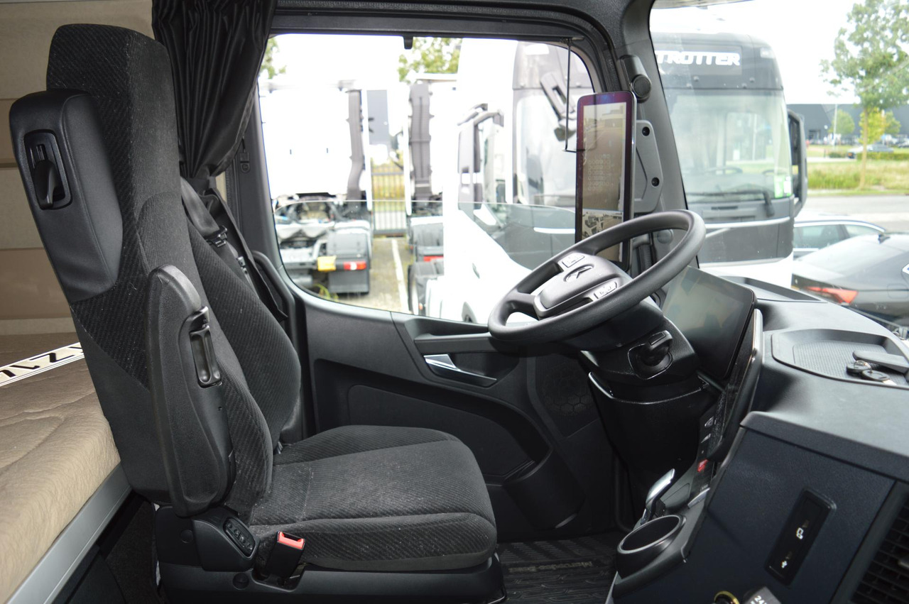 Tractor unit Mercedes-Benz Actros 5 1845 BigSpace: picture 12