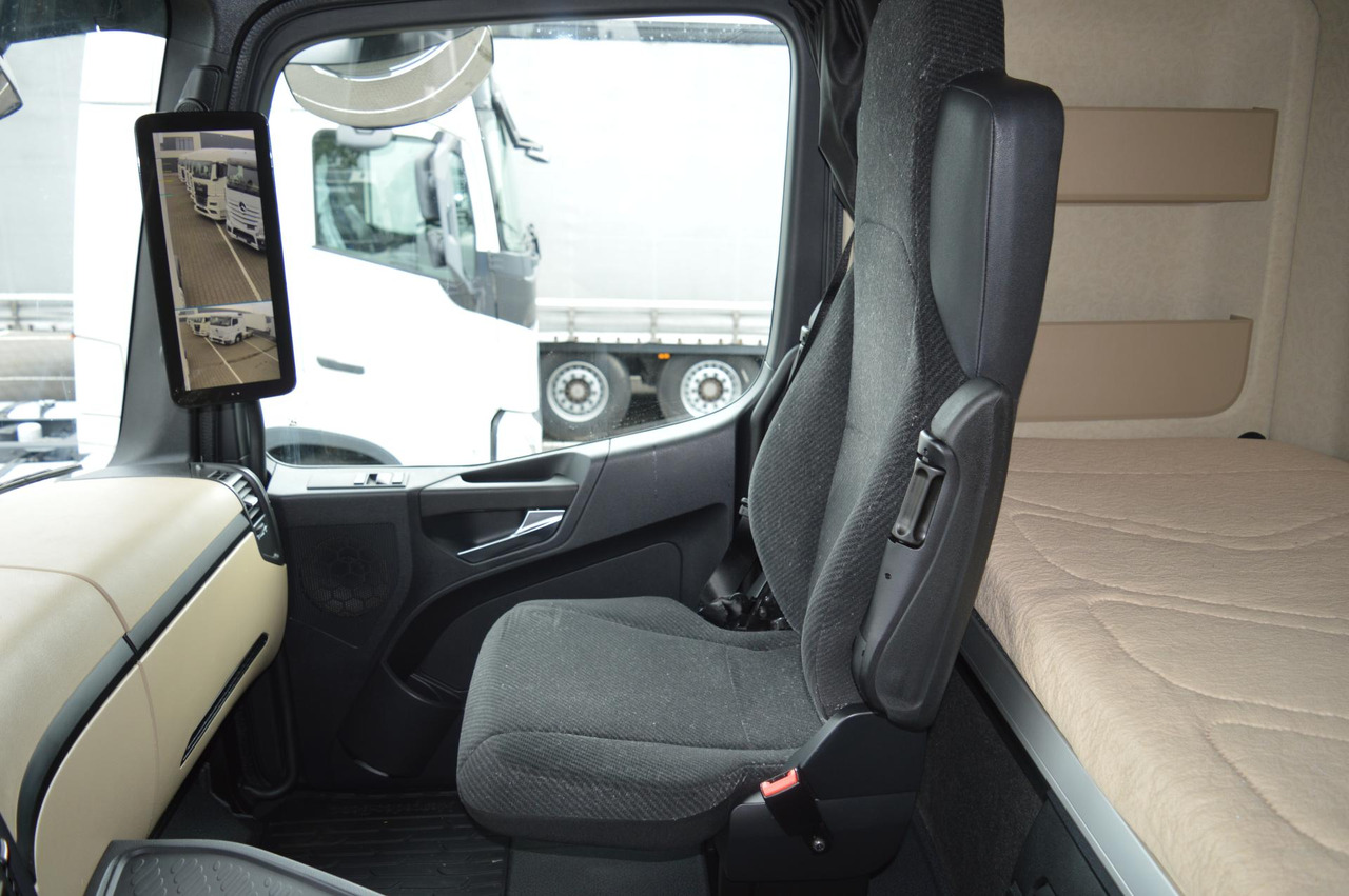 Tractor unit Mercedes-Benz Actros 5 1845 BigSpace: picture 9