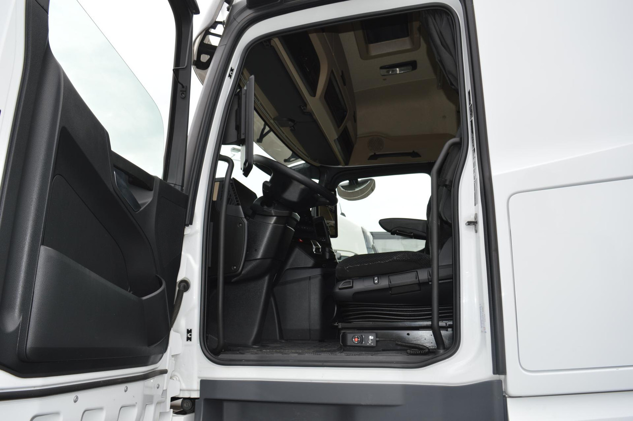 Tractor unit Mercedes-Benz Actros 5 1845 BigSpace: picture 8