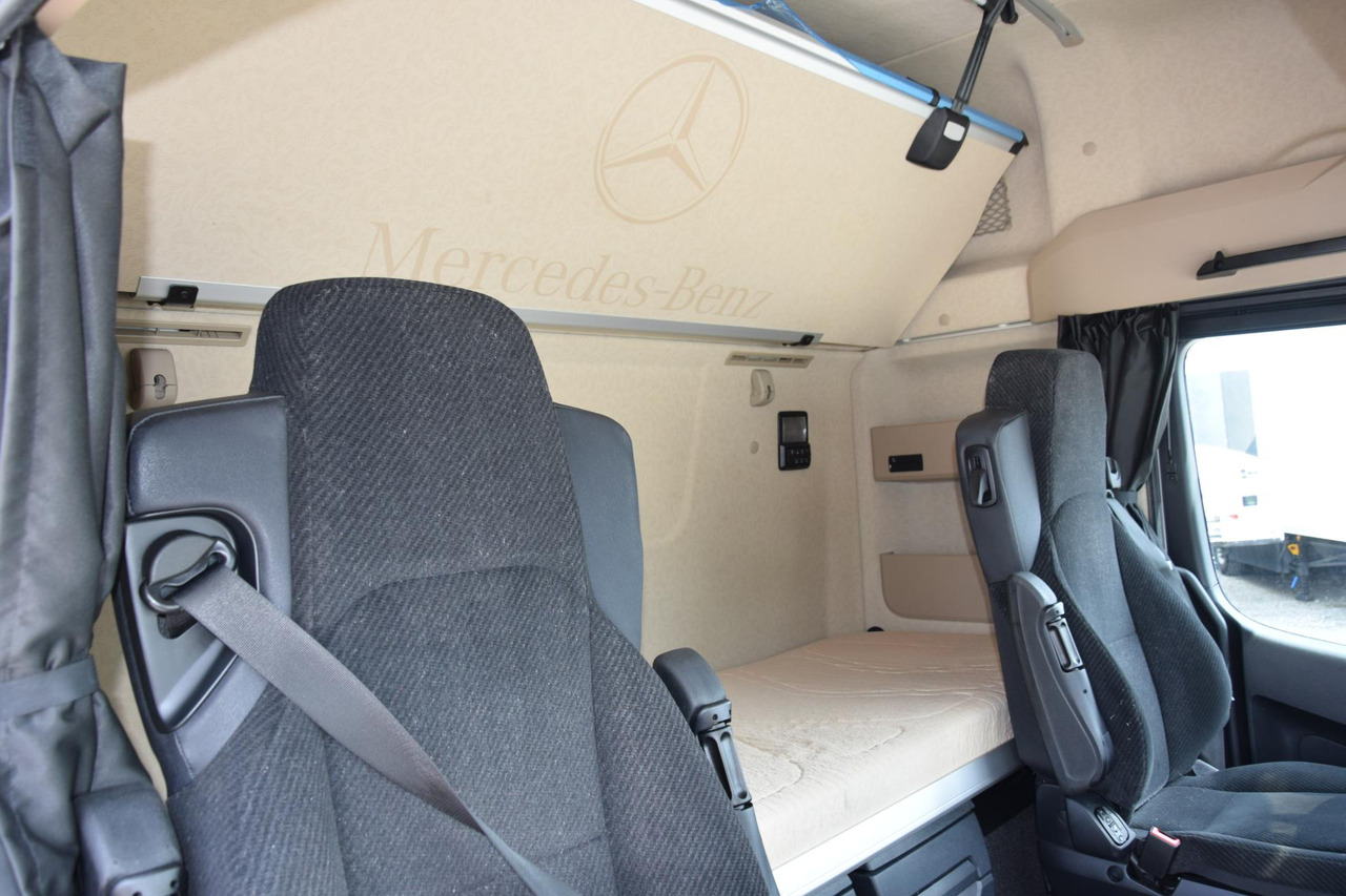 Tractor unit Mercedes-Benz Actros 5 1845 BigSpace: picture 13