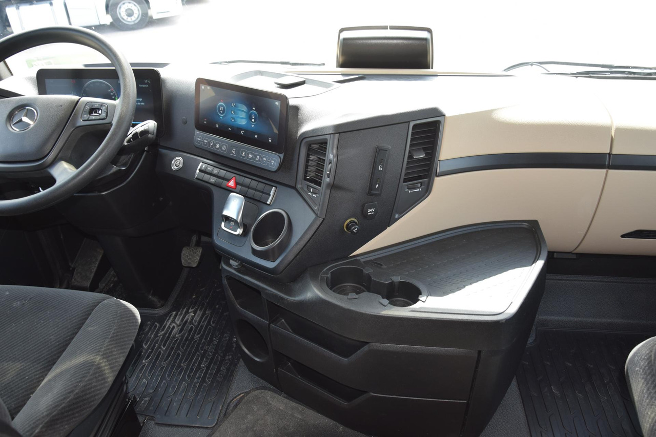 Tractor unit Mercedes-Benz Actros 5 1845 BigSpace: picture 11