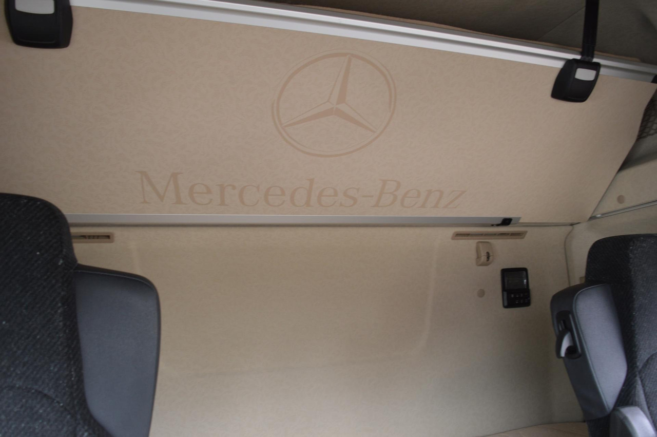 Tractor unit Mercedes-Benz Actros 5 1845 BigSpace: picture 17