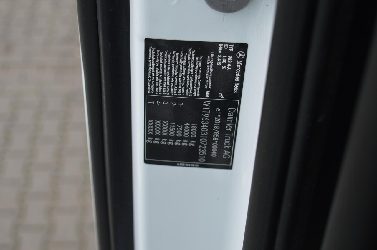 Tractor unit Mercedes-Benz Actros 5 1845 BigSpace: picture 18