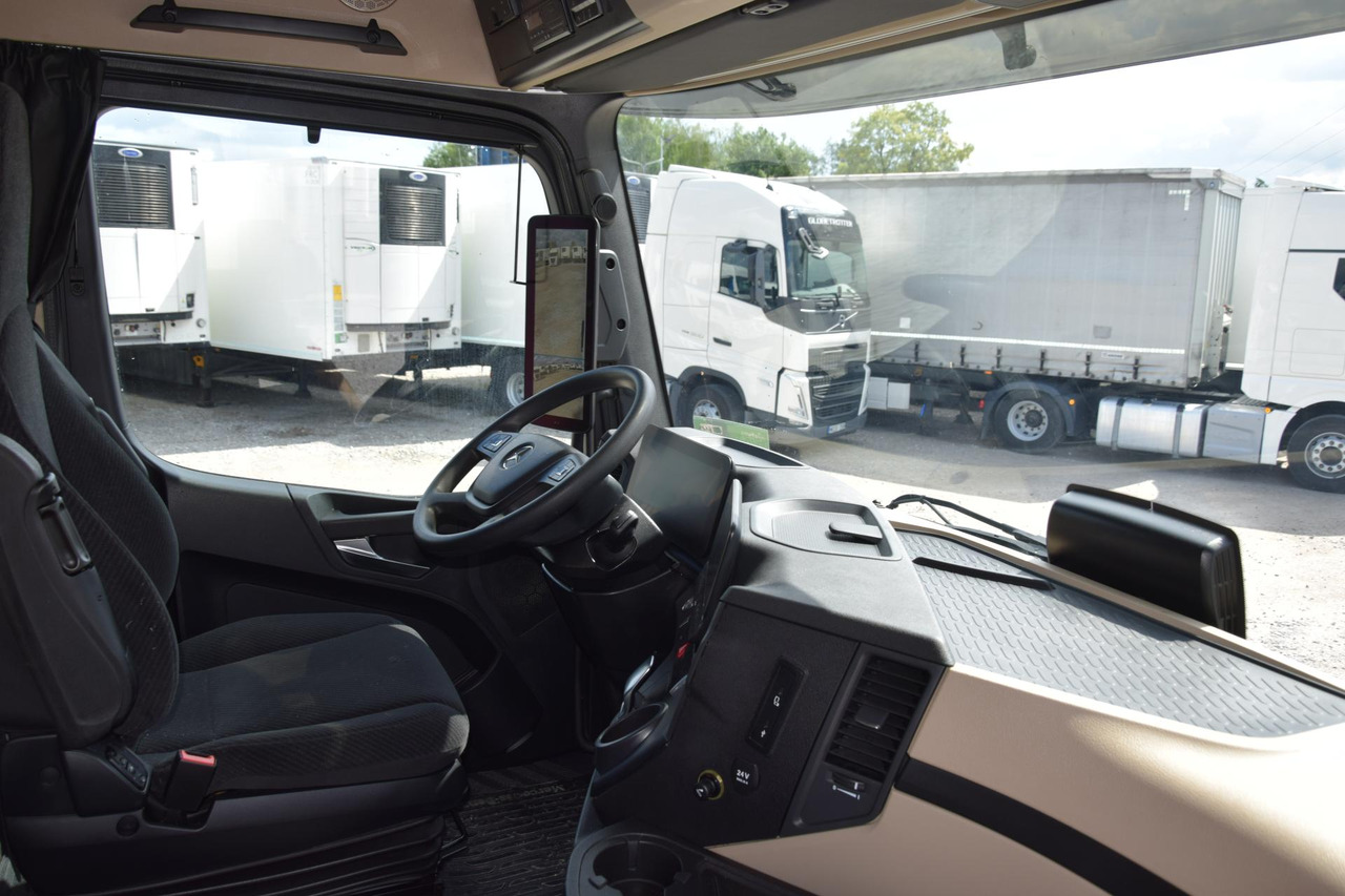 Tractor unit Mercedes-Benz Actros 5 1845 BigSpace: picture 15