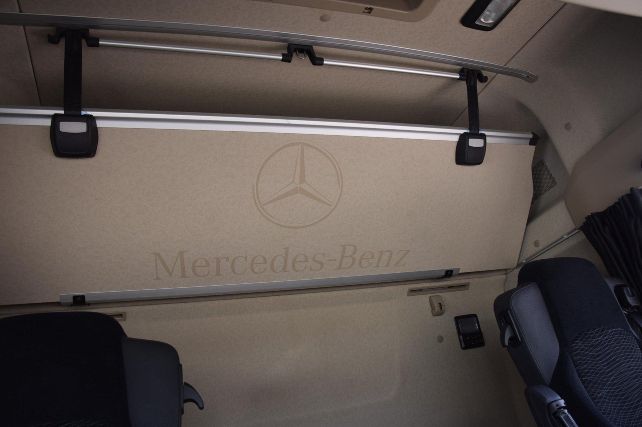 Tractor unit Mercedes-Benz Actros 5 1845 BigSpace: picture 12