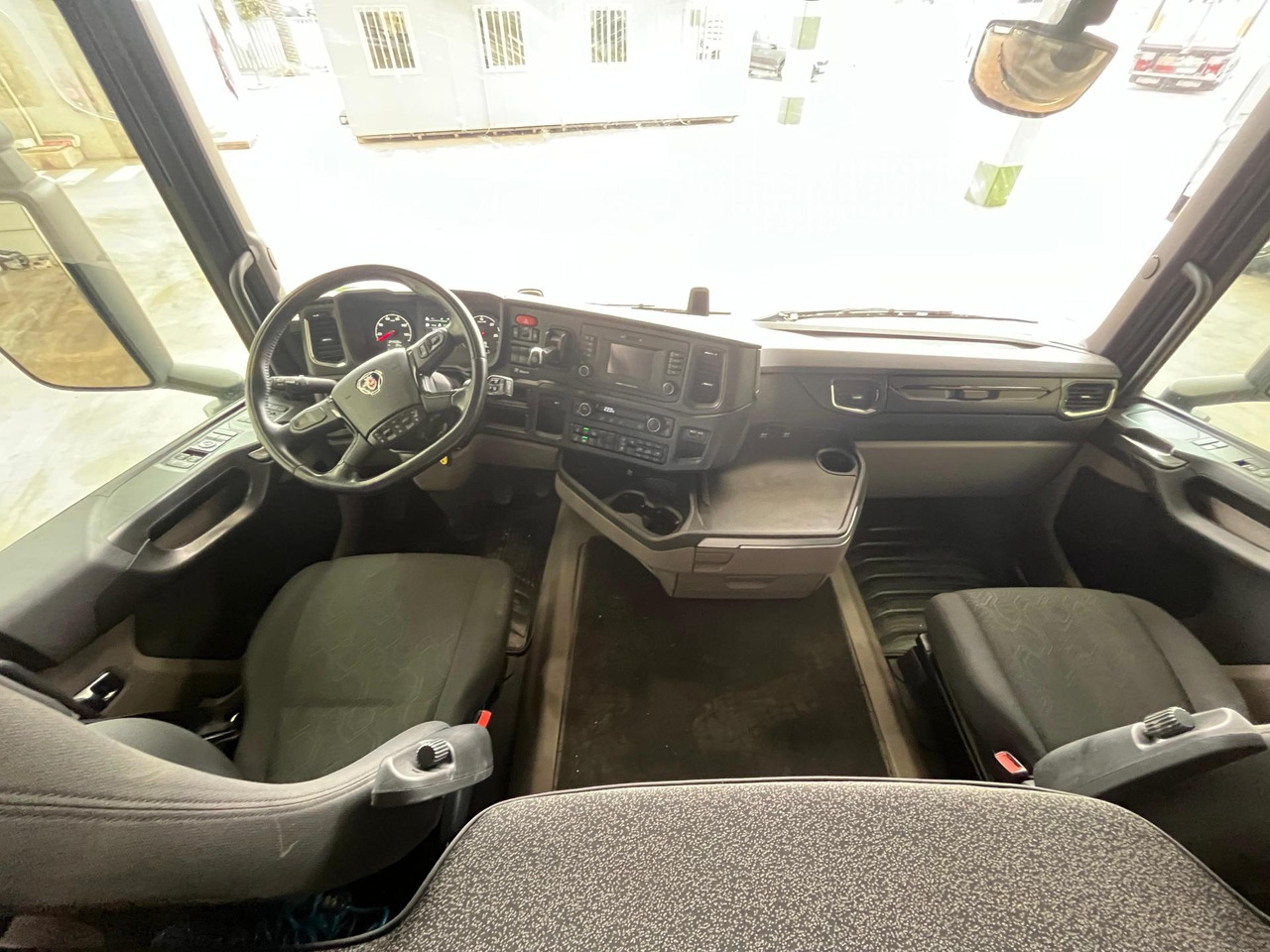 Scania R450 CR20H Retarder ACC - Tractor unit: picture 4 Scania R450 CR20H Retarder ACC - Tractor unit: picture 4