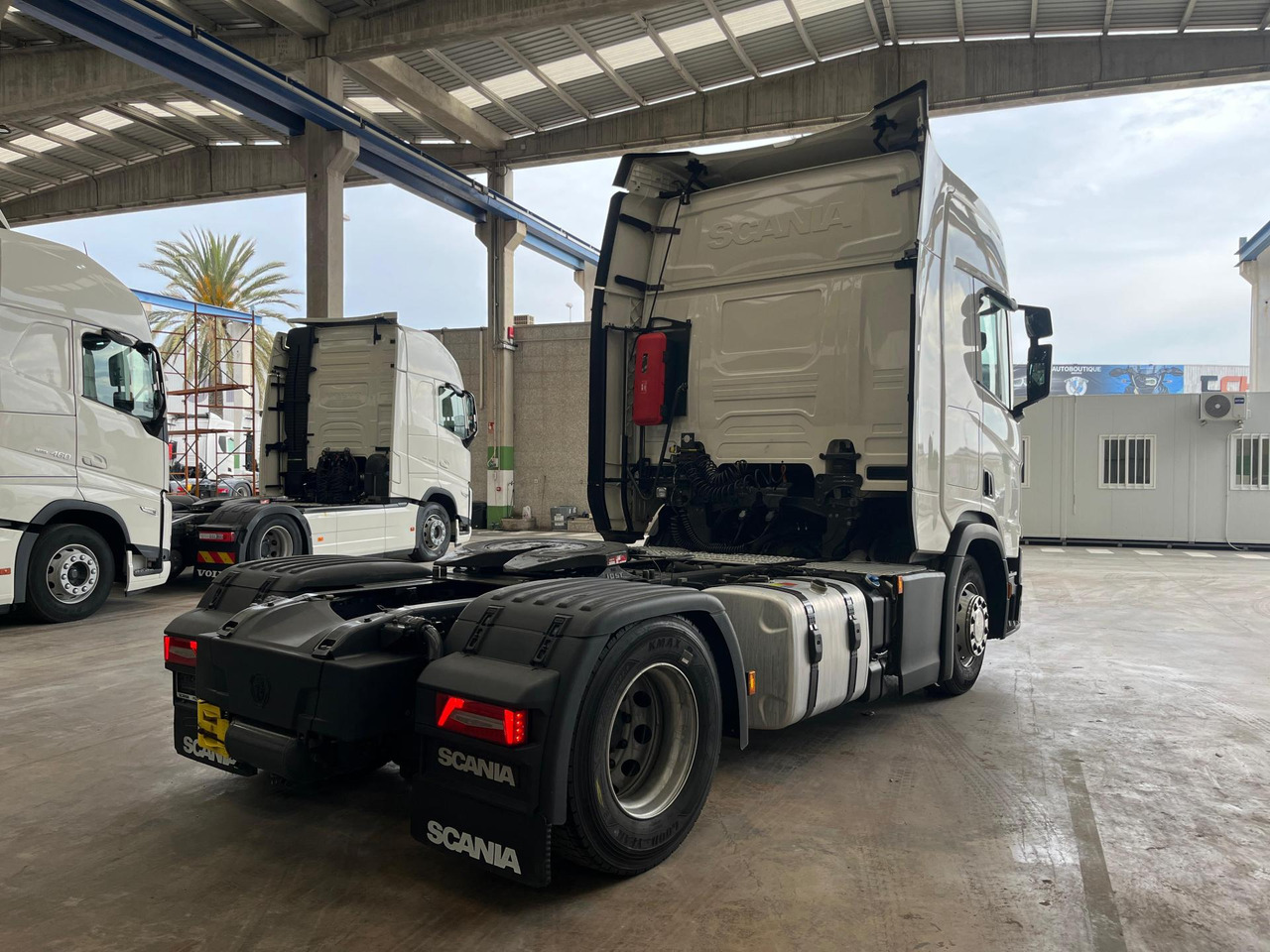 Scania R450 CR20H Retarder ACC - Tractor unit: picture 2 Scania R450 CR20H Retarder ACC - Tractor unit: picture 2