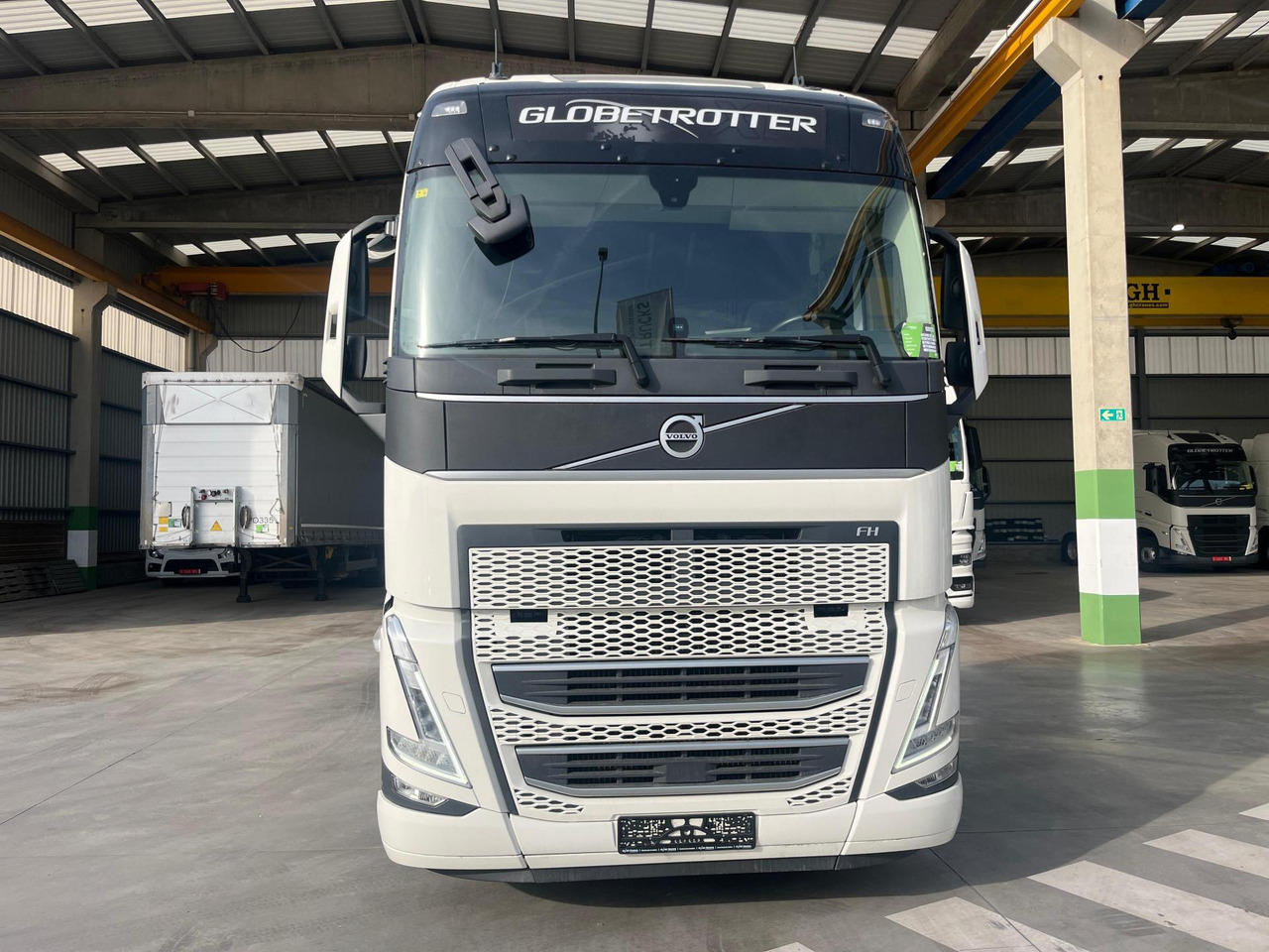 Volvo FH 460 Globetrotter XL i-Save I-ParkCool - Tractor unit: picture 4 Volvo FH 460 Globetrotter XL i-Save I-ParkCool - Tractor unit: picture 4