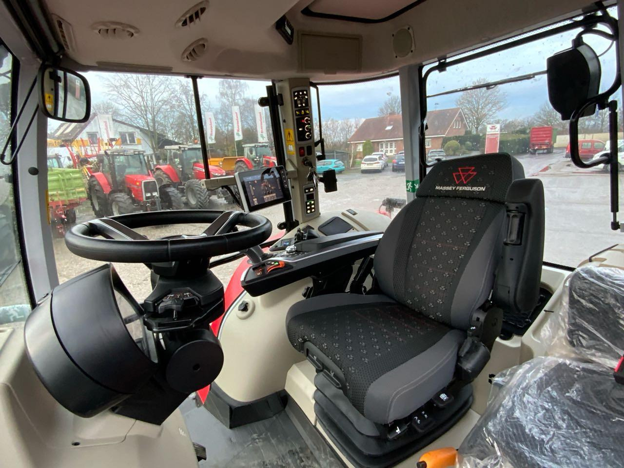 Massey Ferguson MF 7S.210 DVT - Farm tractor: picture 4 Massey Ferguson MF 7S.210 DVT - Farm tractor: picture 4