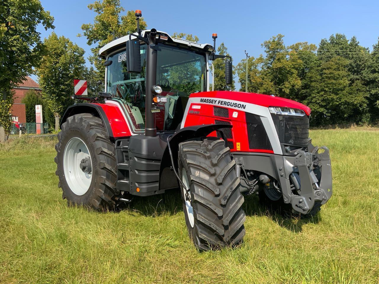 Massey Ferguson MF 8S.265 DYNA-VT - Farm tractor: picture 2 Massey Ferguson MF 8S.265 DYNA-VT - Farm tractor: picture 2