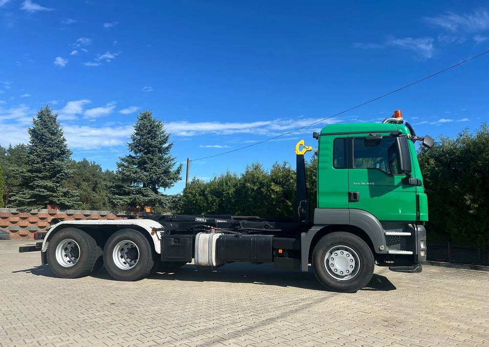 MAN TGS 26.440 | Hakowiec Meiller| 6x4 | 440 KM | przód resor, tył pneumatyczne |Belka ostrzegawcza (koguty) - Hook lift truck: picture 4 MAN TGS 26.440 | Hakowiec Meiller| 6x4 | 440 KM | przód resor, tył pneumatyczne |Belka ostrzegawcza (koguty) - Hook lift truck: picture 4