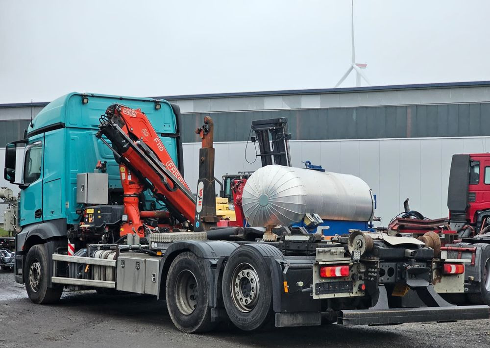 Mercedes-Benz Actros 2543• Euro 6 • 6x2 • HAKOWIEC HYVA 20.53 S • Żuraw FASSI F110M • NOWY Silnik!-Przebieg po wymianie silnika: 124.000 km - Hook lift truck, Crane truck: picture 3 Mercedes-Benz Actros 2543• Euro 6 • 6x2 • HAKOWIEC HYVA 20.53 S • Żuraw FASSI F110M • NOWY Silnik!-Przebieg po wymianie silnika: 124.000 km - Hook lift truck, Crane truck: picture 3