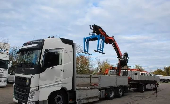 Volvo FH500 6x2 | Platforma z HDS Fassi F215A7 - Sterowanie radiowe | Euro 6 | Automatyczna skrzynia | 390 000 km - Dropside/ Flatbed truck, Crane truck: picture 5 Volvo FH500 6x2 | Platforma z HDS Fassi F215A7 - Sterowanie radiowe | Euro 6 | Automatyczna skrzynia | 390 000 km - Dropside/ Flatbed truck, Crane truck: picture 5